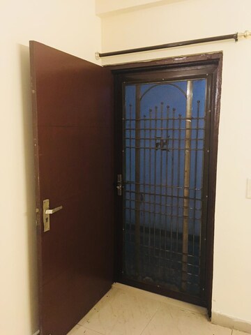 Room in 3 BHK Apartment at Amrapali Crystal Homes, Sector 76 – for Sale