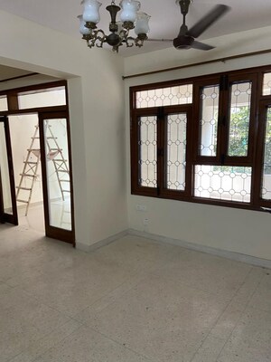 Room in 3 BHK Apartment at Sector 13 Dwarka – for Rent