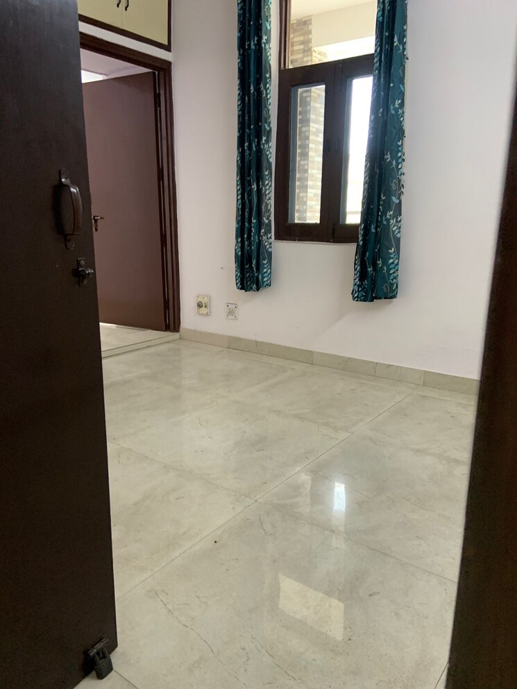 Room, dwarka 3 Bedroom 1550 Sq.Ft. Apartment In Dwarka Delhi 9635288