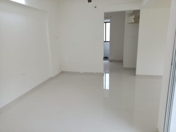 Room in 2 BHK Apartment at Puranik Abitante, Bavdhan – for Sale