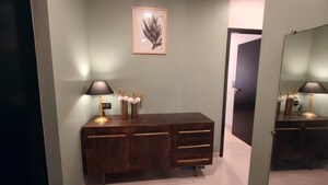 Furnished Amenities in 2 BHK Apartment at Bandra West – for Rent