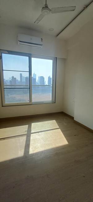 Furnished Amenities in 3 BHK Apartment at Kohinoor Square Altissimo, Dadar West – for Rent