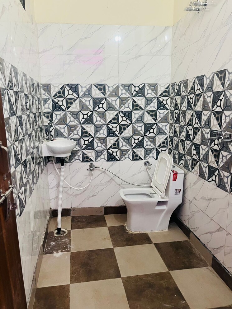 Bathroom, sector 1 greater noida 1 Bedroom 550 Sq.Ft. Apartment In Sector 1 Greater Noida Greater Noida 9635284