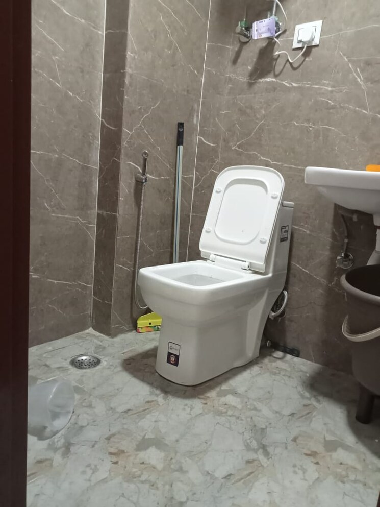 Bathroom, paryavaran complex 1 Bedroom 505 Sq.Ft. Builder Floor In Paryavaran Complex Delhi 9635289