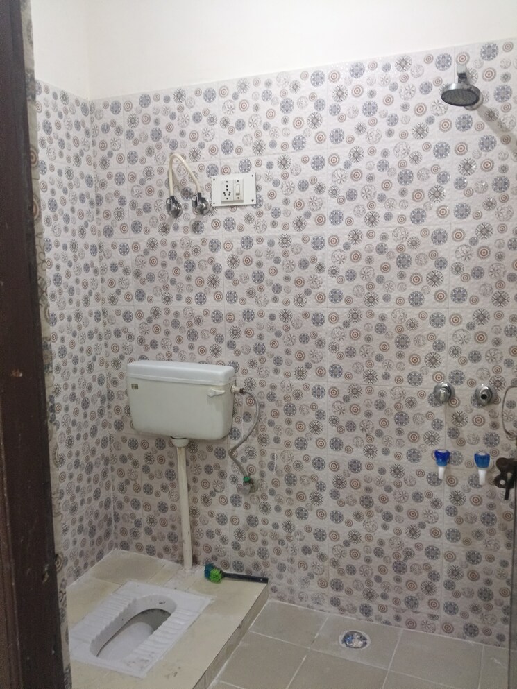 Bathroom, malviya nagar 2 Bedroom 80 Sq.Yd. Builder Floor In Malviya Nagar Delhi 9635410