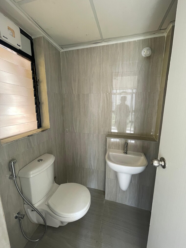 Bathroom, runwal-gardens-phase-i 1.5 Bedroom 535 Sq.Ft. Apartment In Dombivli East Thane 9635436