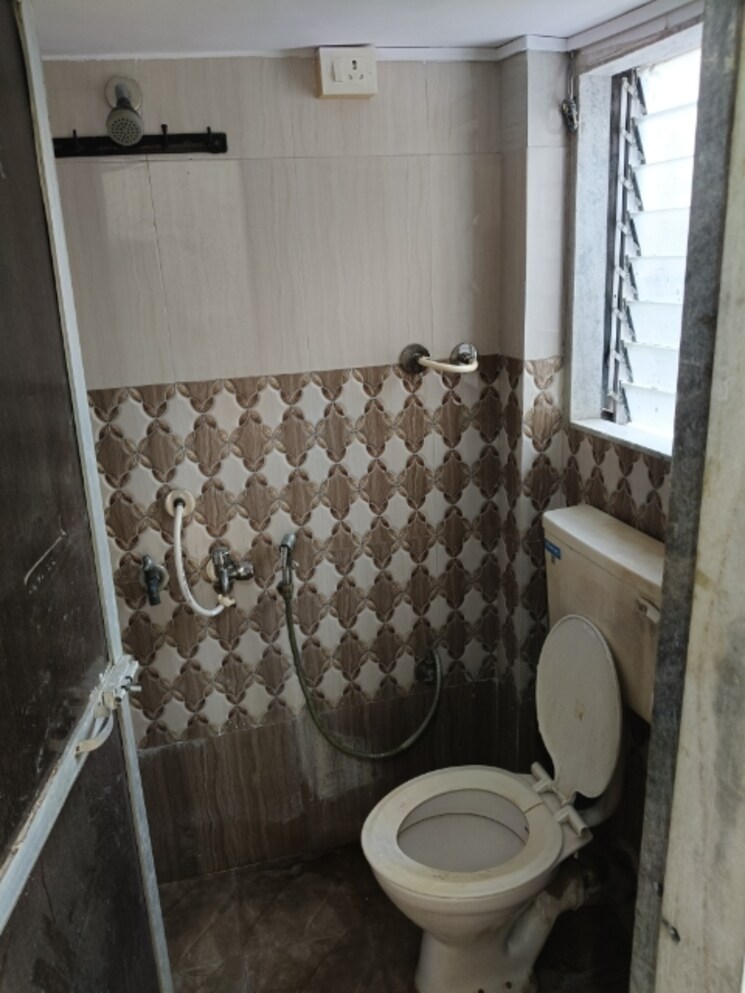 Bathroom, sai-nagar-seva-chs 1 Bedroom 550 Sq.Ft. Apartment In Andheri West Mumbai 9635491