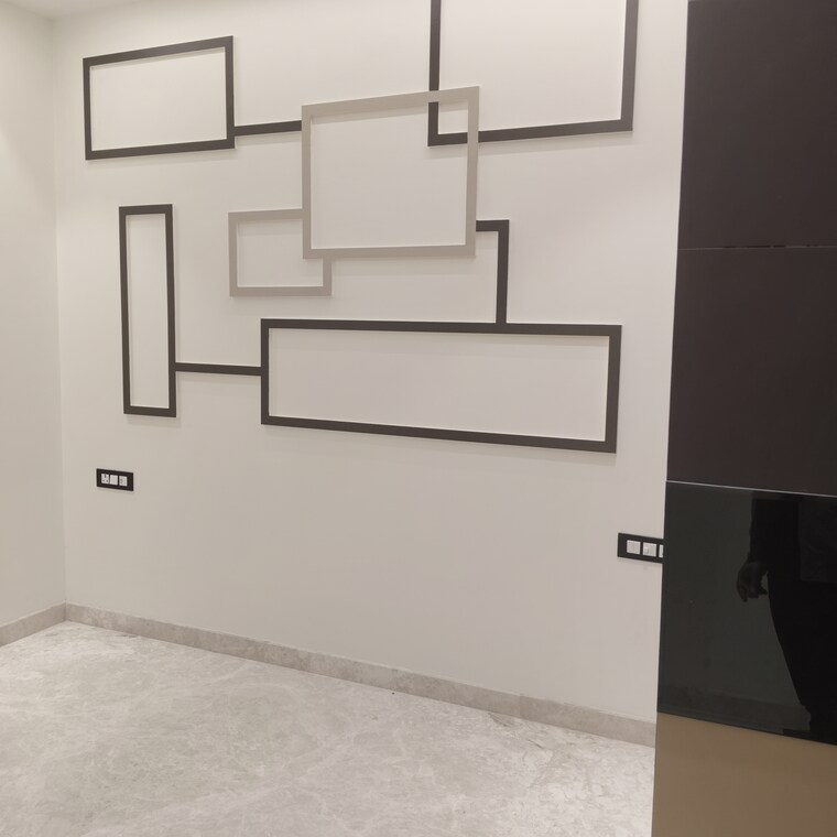 Room, vikas puri 3 Bedroom 125 Sq.Yd. Builder Floor In Vikas Puri Delhi 9635486