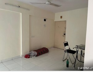 Room in 3 BHK Apartment at Unity The Amaryllis, Karol Bagh – for Rent