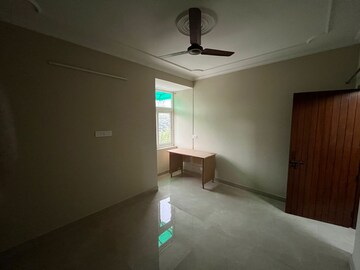 Room in 3 BHK Apartment at Sector 3 Dwarka – for Rent