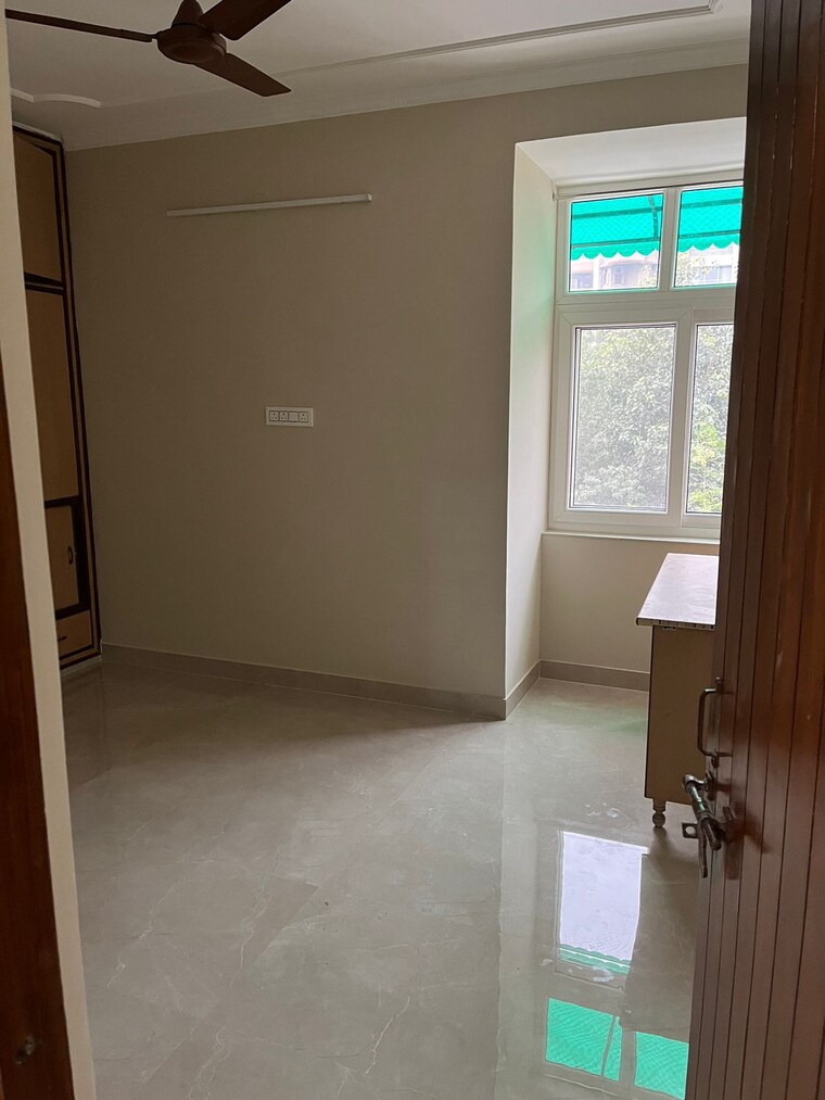 Room, sector 3 dwarka 3 Bedroom 1430 Sq.Ft. Apartment In Sector 3 Dwarka Delhi 9635465