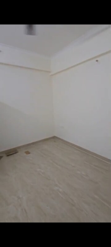 Room in 1 BHK Apartment at Gaur City 2 - 14th Avenue, Sector 16c Greater Noida – for Rent