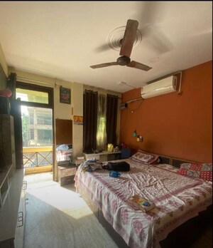 Bedroom in 2 BHK Apartment at City Centre – for Rent