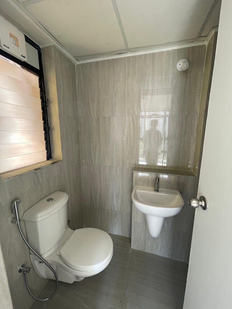 Bathroom, runwal-gardens-phase-i 1.5 Bedroom 535 Sq.Ft. Apartment In Dombivli East Thane 9635628