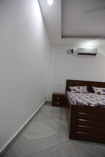 Furnished Amenities in 1 BHK Builder Floor at Sector 54 – for Rent