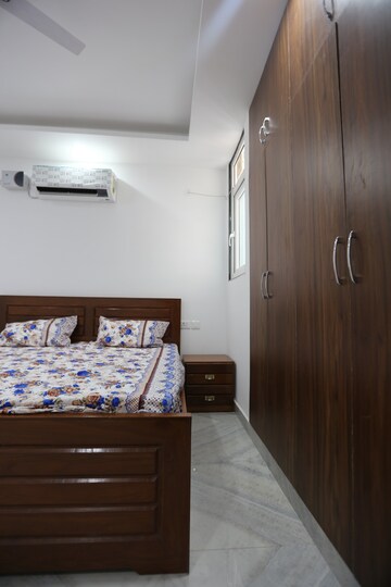 Furnished Amenities in 1 BHK Builder Floor at Sector 54 – for Rent