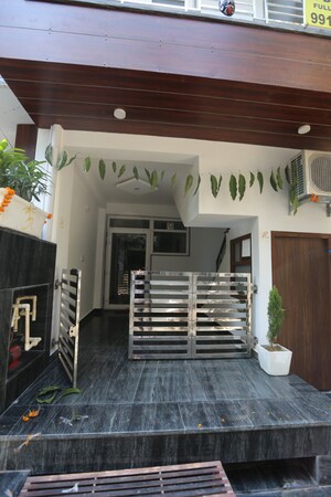 Parking in 1 BHK Builder Floor at Sector 54 – for Rent