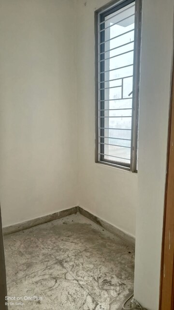 Room in 3 BHK Apartment at Sector 10 Dwarka – for Rent