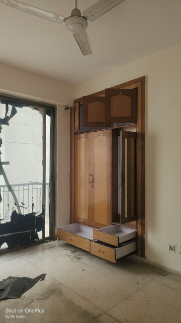 Room in 3 BHK Apartment at Sector 10 Dwarka – for Rent