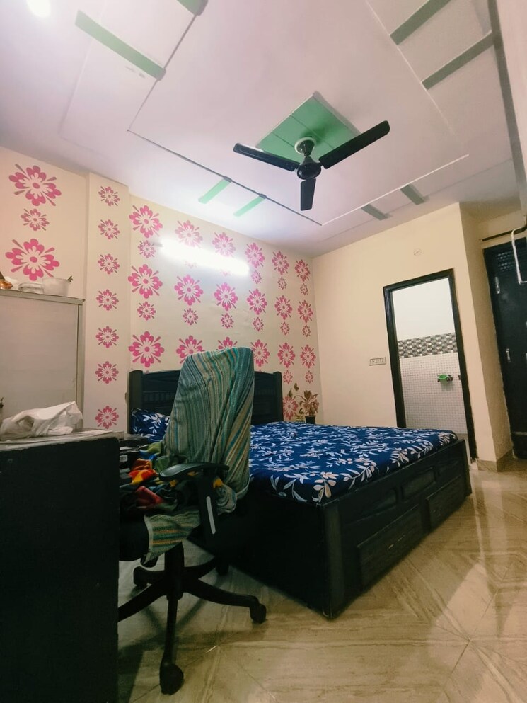 Team Area, dwarka mor 3 Bedroom 990 Sq.Ft. Builder Floor In Dwarka Mor Delhi 9635412