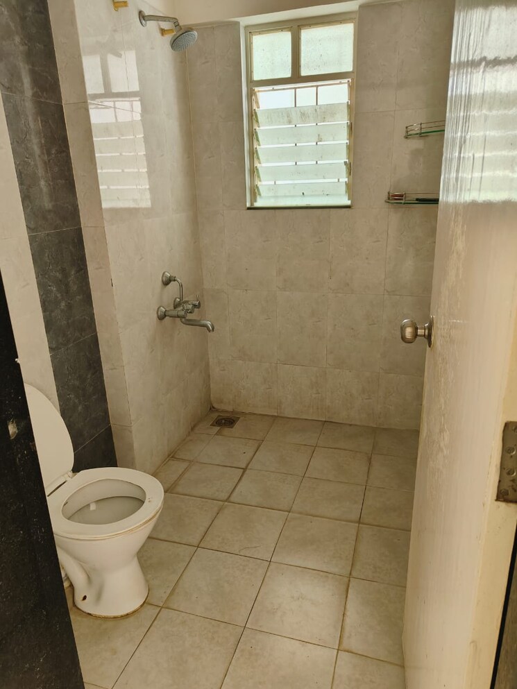 Bathroom, vilas-javdekar-yashwin-anand 2 Bedroom 1000 Sq.Ft. Apartment In Sus Pune 9635640