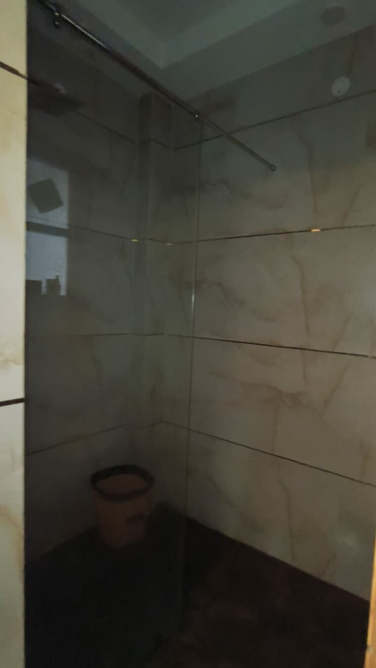 Bathroom, green fields colony 4 Bedroom 365 Sq.Yd. Builder Floor In Green Fields Colony Faridabad 9635695