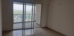 Room in 2 BHK Apartment at JP Decks, Goregaon East – for Rent