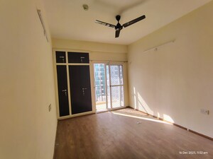 Room in 2 BHK Apartment at Amrapali Enchante, Tech Zone 4 Greater Noida – for Rent
