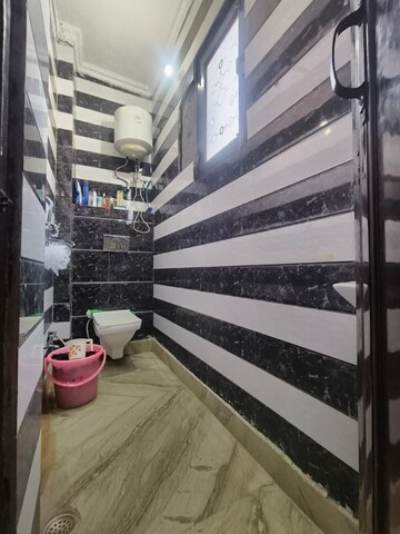 Attached Bathroom in 1 BHK Builder Floor at Nawada – for Rent