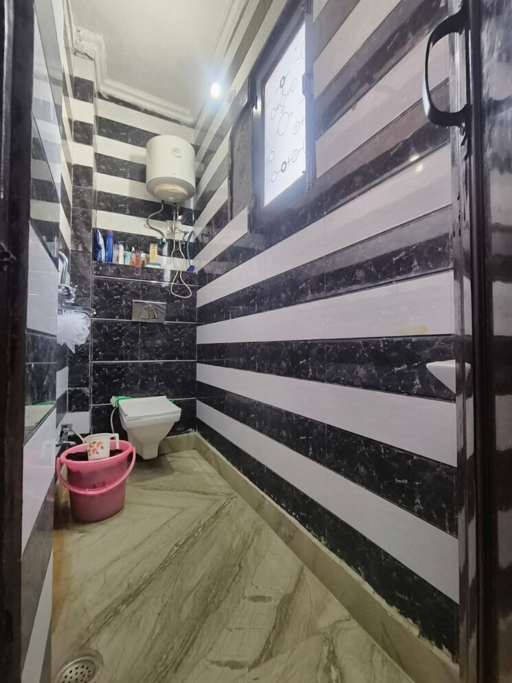 Attached Bathroom, nawada 1 Bedroom 360 Sq.Ft. Builder Floor In Nawada Delhi 9635740