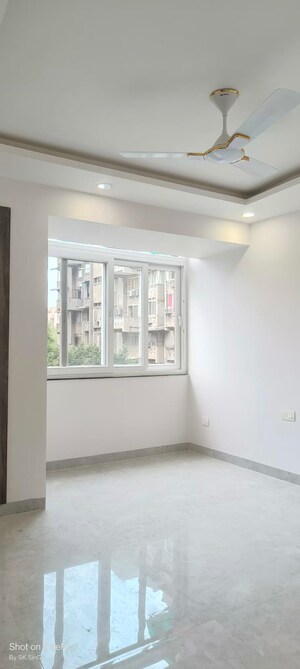 Room in 3 BHK Apartment at Sector 7 Dwarka – for Sale