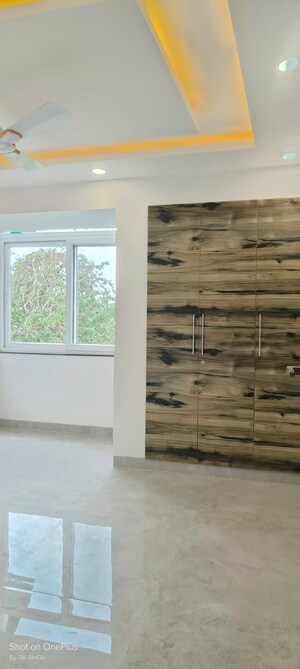 Room in 3 BHK Apartment at Sector 7 Dwarka – for Sale