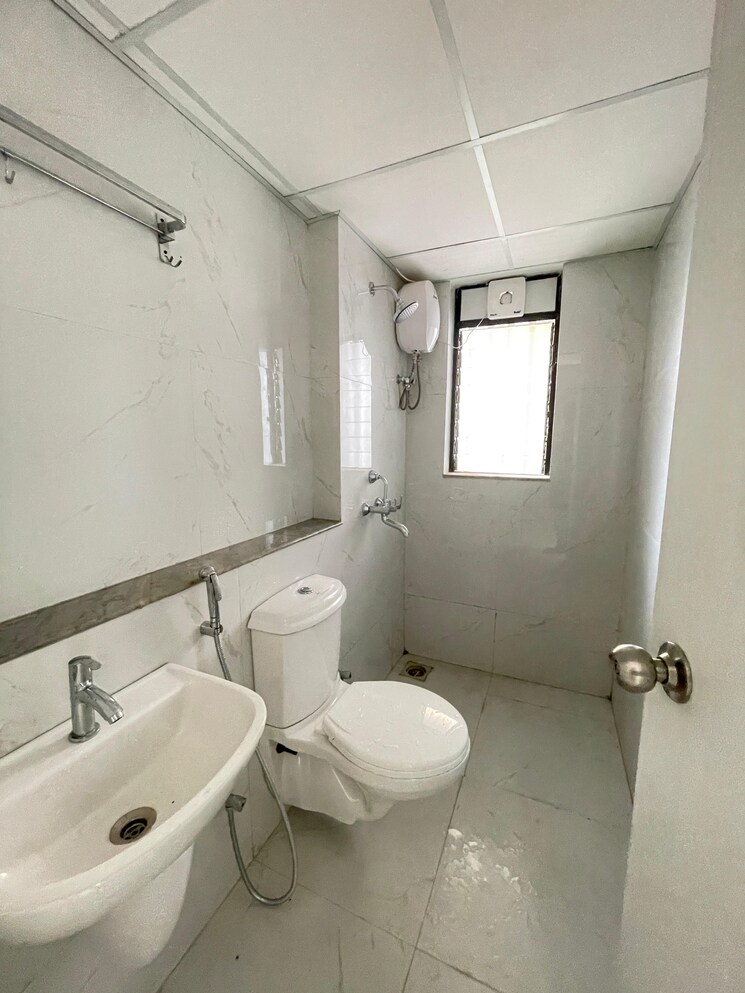 Bathroom, runwal-gardens-phase-i 1 Bedroom 467 Sq.Ft. Apartment In Dombivli East Thane 9635876