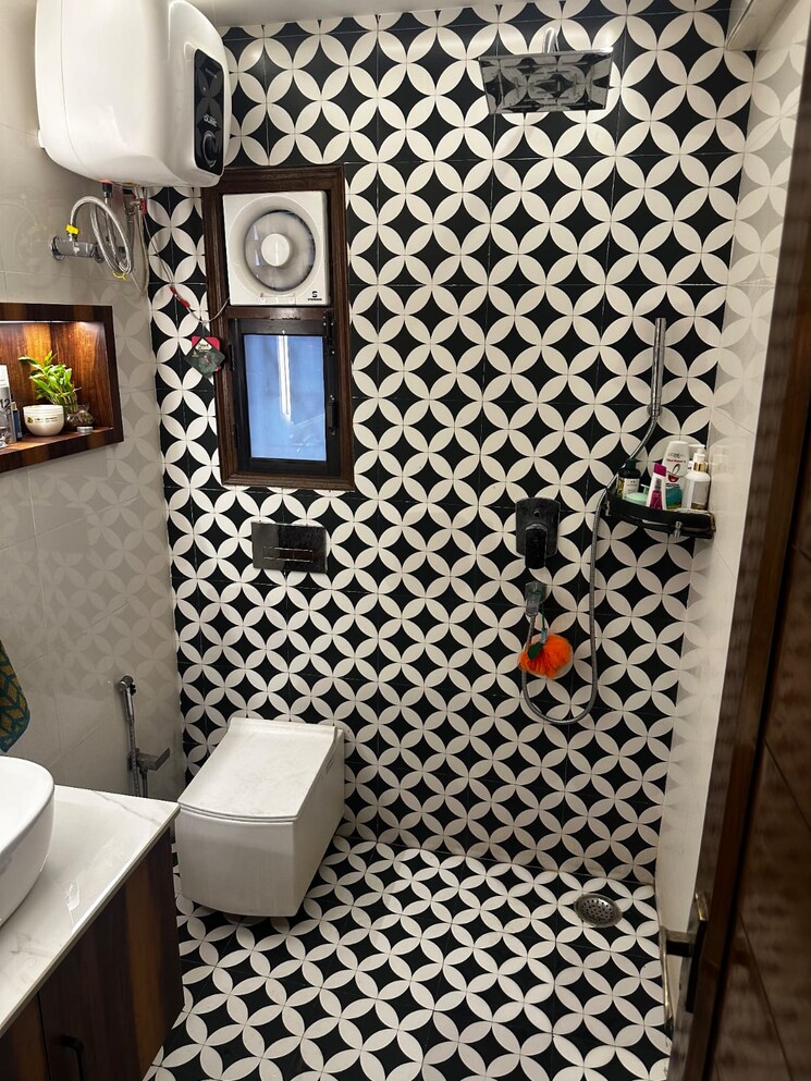 Attached Bathroom, sector 12 2 Bedroom 1100 Sq.Ft. Apartment In Sector 12 Delhi 9635885