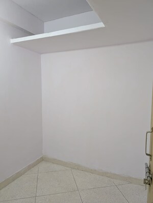 Room in 3 BHK Apartment at Swami Shraddhanand Park – for Rent