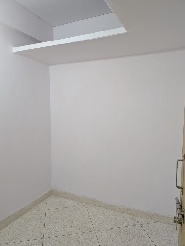 Room, swami shraddhanand park 3 Bedroom 1650 Sq.Ft. Apartment In Swami Shraddhanand Park Delhi 9635950