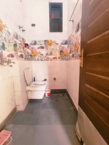 Attached Bathroom in 2 BHK Builder Floor at Mansa Ram Park – for Rent