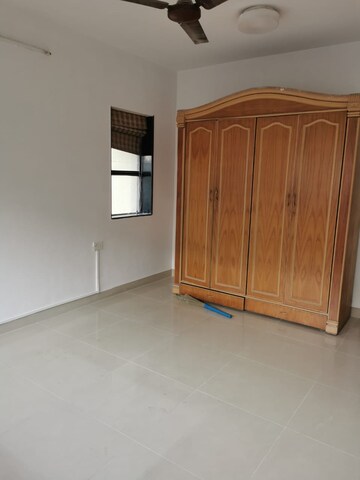 Room in 3 BHK Apartment at Rizvi Rocky Hills, Bandra West – for Rent