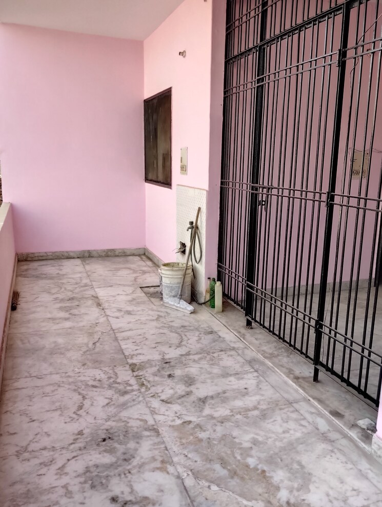 Balcony, sector 16 1.5 Bedroom 550 Sq.Ft. Builder Floor In Sector 16 Faridabad 9635963