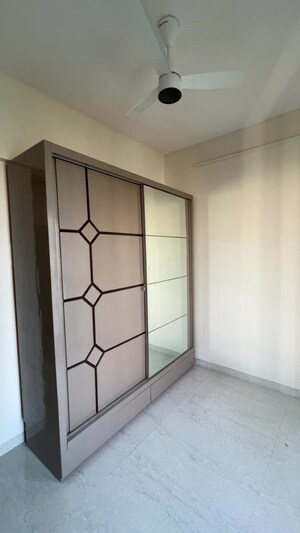 Room in 2 BHK Apartment at Pratham ARC Aura, Andheri West – for Rent