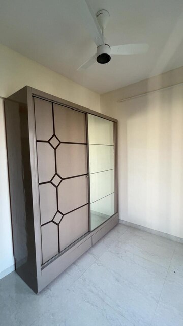 Room in 2 BHK Apartment at Pratham ARC Aura, Andheri West – for Rent