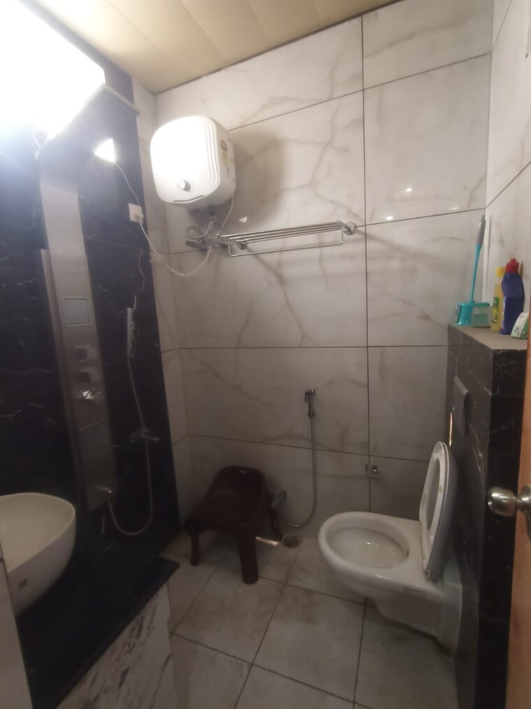 Bathroom, ratan nagar Pg For Boys & Girls In Ratan Nagar 9635955