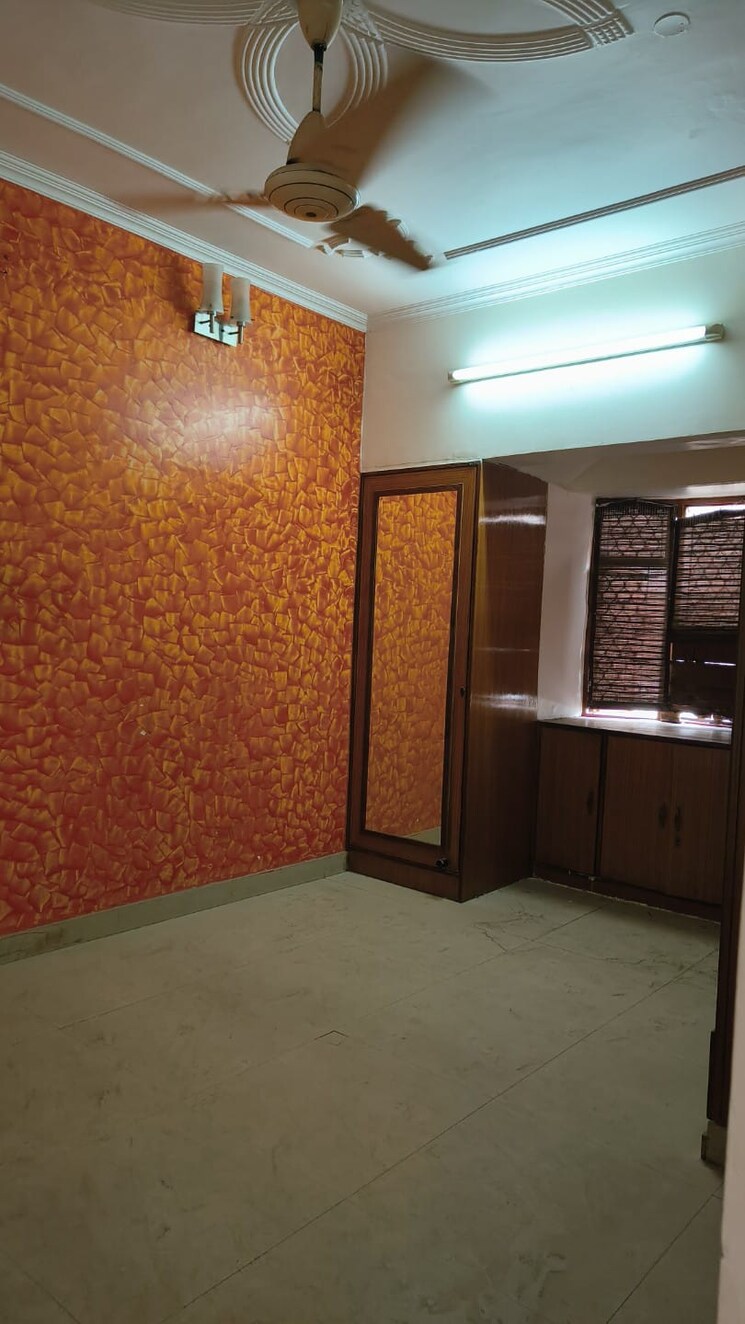 Room, sector 12 dwarka 2 Bedroom 1200 Sq.Ft. Apartment In Sector 12 Dwarka Delhi 9635953