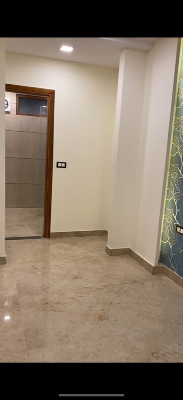 Room in 3 BHK Builder Floor at Sector 85 – for Rent