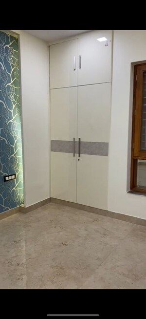 Room in 3 BHK Builder Floor at Sector 85 – for Rent