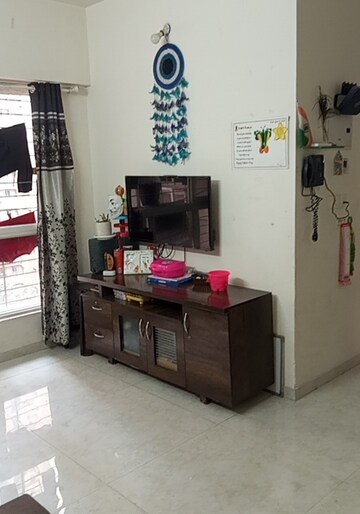 Room in 1.5 BHK Apartment at Lodha Amara, Kolshet Road – for Sale