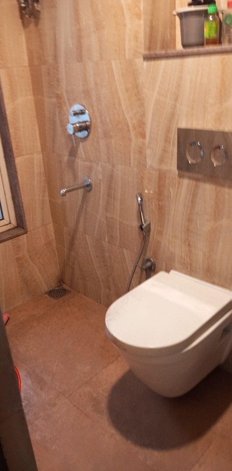 Bathroom, lodha-amara 1.5 Bedroom 555 Sq.Ft. Apartment In Kolshet Road Thane 9636090