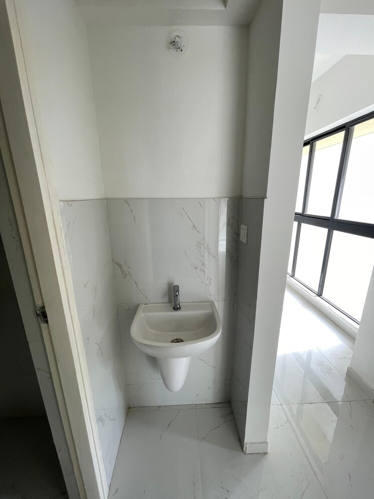 Bathroom, runwal-gardens-phase-i 1 Bedroom 353 Sq.Ft. Apartment In Dombivli East Thane 9636138