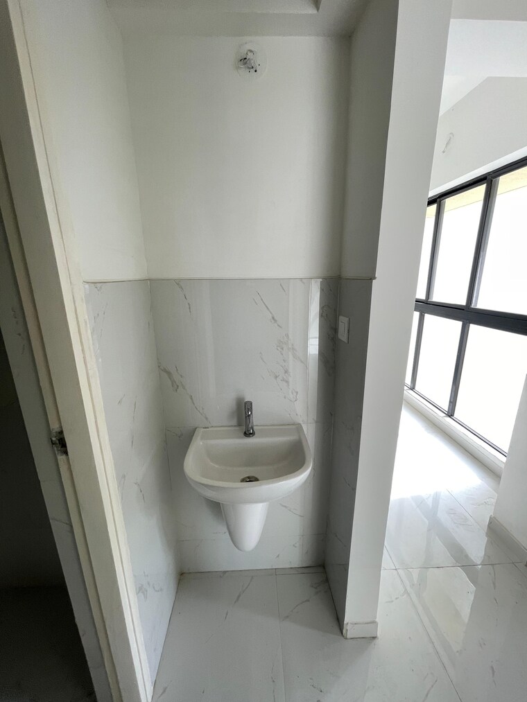 Bathroom, runwal-gardens-phase-i 1 Bedroom 353 Sq.Ft. Apartment In Dombivli East Thane 9636138