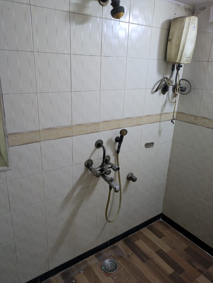 Bathroom, swadeshi-chs 1 RK 350 Sq.Ft. Apartment In Chunabhatti Mumbai 9636479